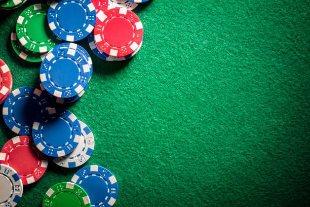 Side-by-side comparison of winrate app notification features and browser-based live dealer streaming