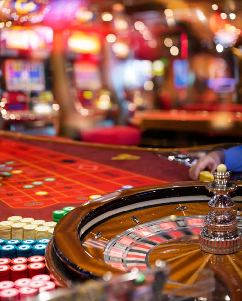 Buffalo King slot game on mobile phone displaying reels and controls