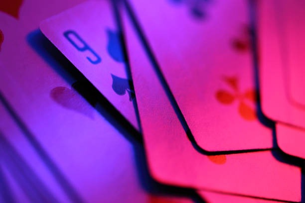 winrate Live Schedule showing active tables, dealer names, and participant counts